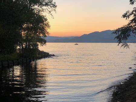 Okanagan_Lake_vanaf_Japanse_park.jpg
