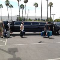 limousine brengt ons van de camperverhuur maatschappij naar Los Angeles Airport
