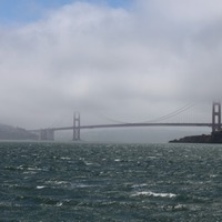 De Golden Gate in de mist