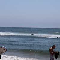 Malibu Beach, surfers en golven