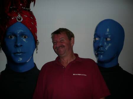 Rob met Blue Man
