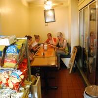 21 juli 2011 - Ontbijten tussen de voorraden bij Park West Café & Deli