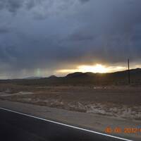 De zonsondergang ergens in Nevada