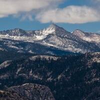 Besneeuwde toppen Sierra Nevada Yosemite