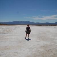 Lopen op het zout in Death Valley.