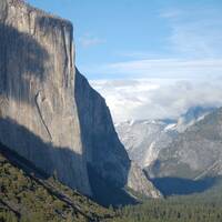 El Capitan. En op de achtergrond Yosemite Valley.