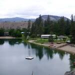 Aan dit meertje ligt het Gallagher Lake Resort. 