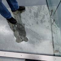 De griezelige glazen vloer aan de Skywalk Glacier