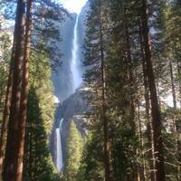 Yosemite falls vanaf de Lower Yosemite falls trail