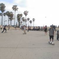 Skateboarders op Venice Beach