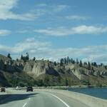 De Highway langs Okanagan Lake.