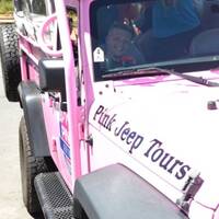 Onze Pink Jeep 
