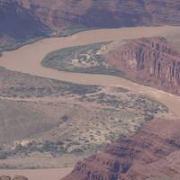 Colorado rivier in de diepte van de Grand Canyon