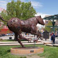 Paard uit oud staal in Cheyenne...