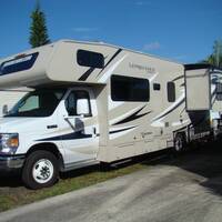 onze camper krap geparkeerd op camping Travel Word RV Park te Clearwater