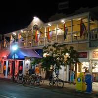 de vele drank- en eetgelegenheden in Duvalstreet te Key West