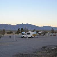 Geslapen op bijna lege RV park voor Death Valley