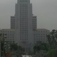 City Hall Los Angeles in nevelen.