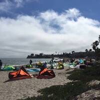 Kites op het strand bij Santa Barbara