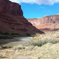 Bootje door de Canyon aan de UT-128 naar Moab