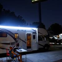Sfeerverlichting op onze RV campsite 