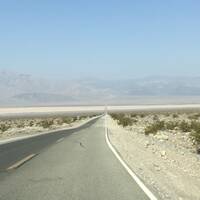 Weg door Death Valley