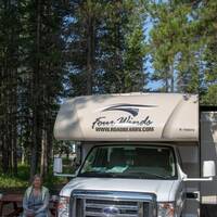 mooi campingplaatsje in het bos Glacier Meadow campground