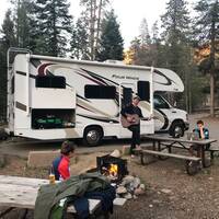 Met de camper hoog in de bergen van Sequoia