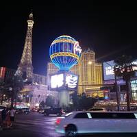 Vegas by night 